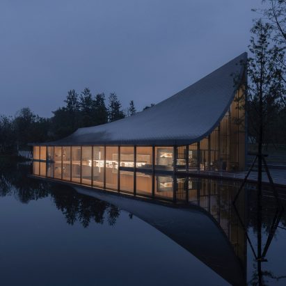 MUDA Architects completes bookstore in Chengdu with roof shaped like "a flipped book"
