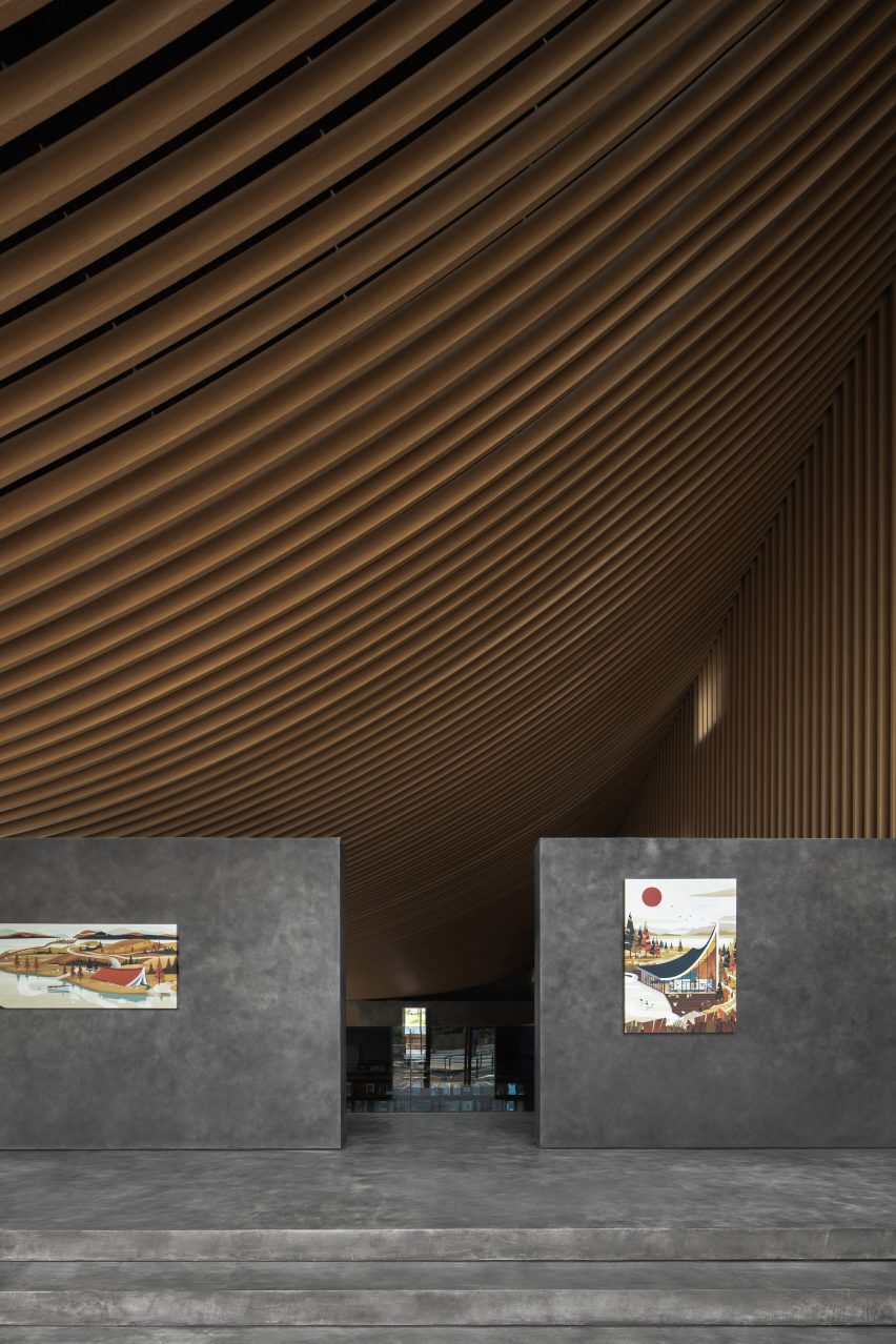 MUDA Architects completes bookstore in Chengdu with roof shaped like "a flipped book"
