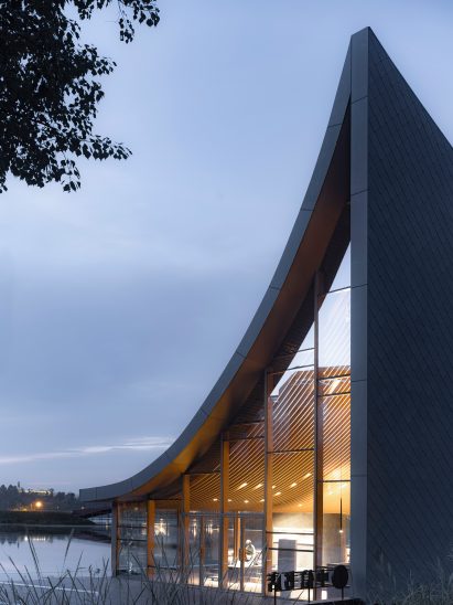 Image of the curved profile of the Xinglong Lake Citic Bookstore