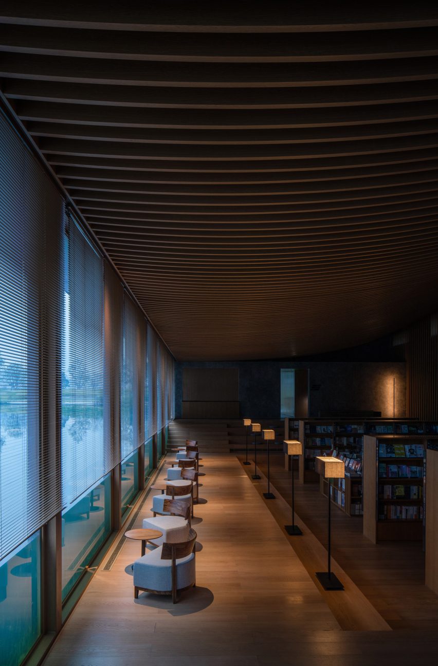 MUDA Architects completes bookstore in Chengdu with roof shaped like "a flipped book"