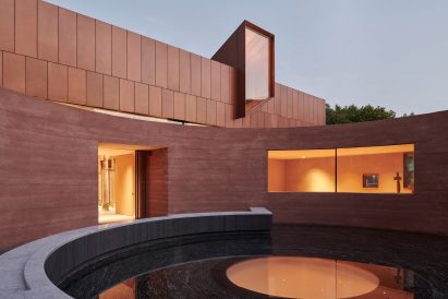 Image of a circular courtyard at the teahouse