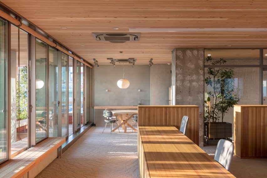 Nori Architects uses natural materials and cedar log columns to retrofit Japanese office