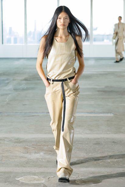 Image of a model wearing a full beige-hued look made from TômTex