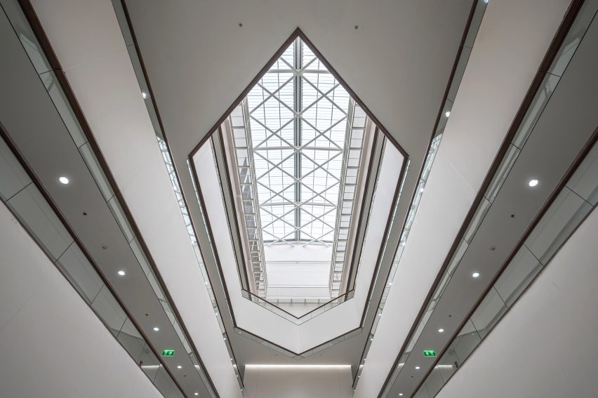 Nurse Dormitory Chulalongkorn Memorial Hospital by Plan Architect