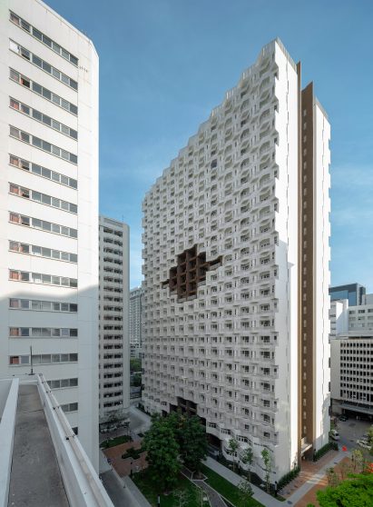 White building by Plan Architect with gap between two halves and zigzag facade