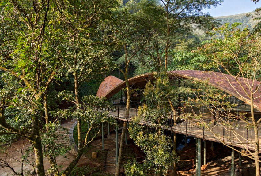 Deva Dhare Resort Restaurant by Play Architecture
