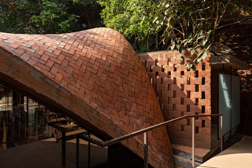 Deva Dhare Resort Restaurant by Play Architecture