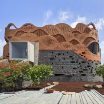 pma-madhushala-gadi-house-resdential-architecture-india_dezeen_2364_SQ