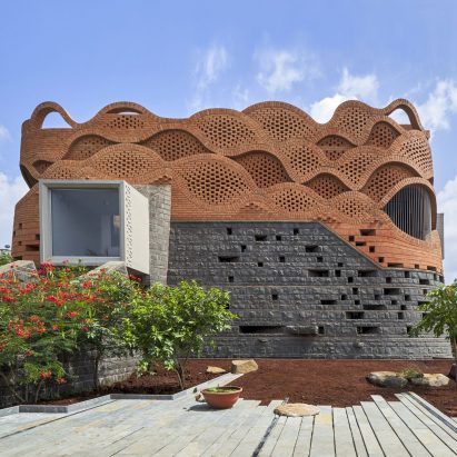 pma-madhushala-gadi-house-resdential-architecture-india_dezeen_2364_SQ