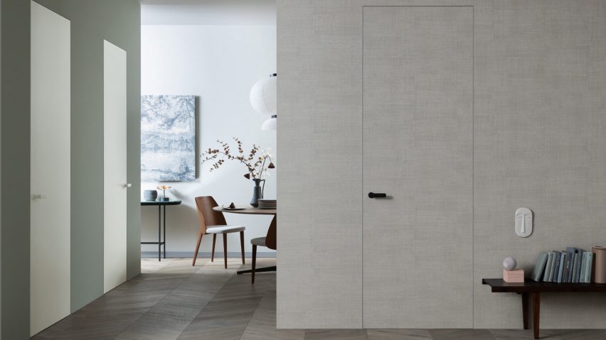 Rasomuro 55s door by Lualdi blending into the wall of a hallway