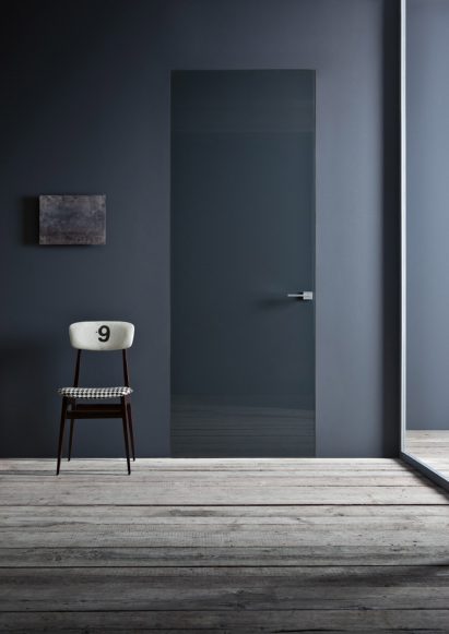 Glossy navy Rasovetro 55s door by Lualdi