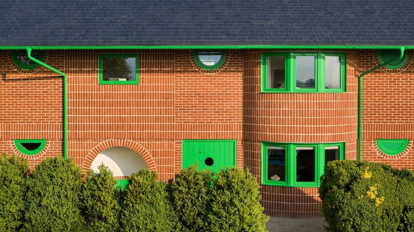 red-house-david-kohn-architects_dezeen_2364_col_12_hero