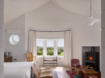 Bedroom in Red House by David Kohn Architects