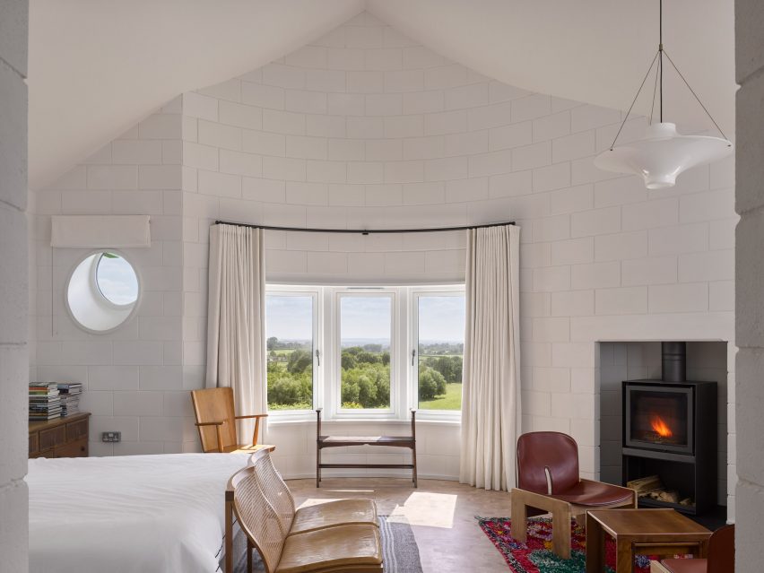 Bedroom in Red House by David Kohn Architects