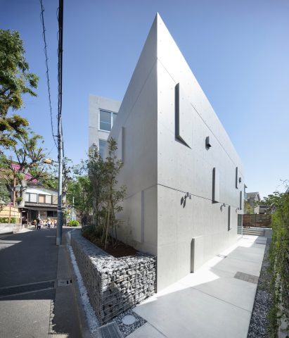 Angled panels on facade of Tokyo building by Ryuichi Sasaki