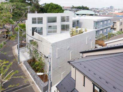 Panelled white exterior of Tokyo building by Ryuichi Sasaki