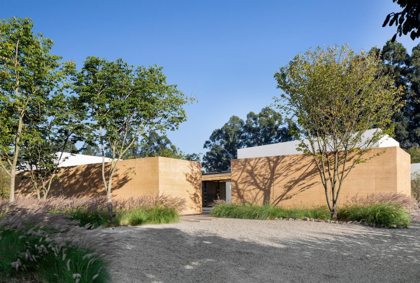 Jatobá House by Studio Guilherme Torres