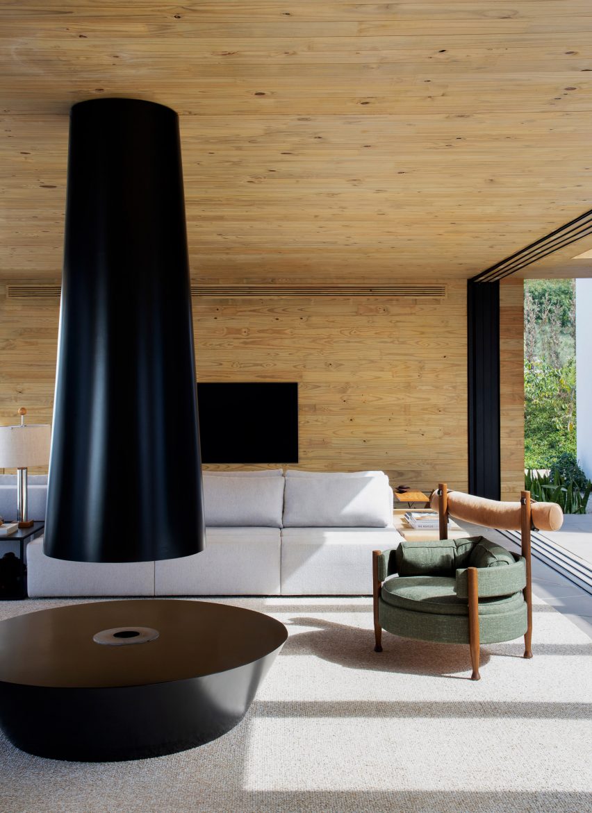 Jatobá House by Studio Guilherme Torres