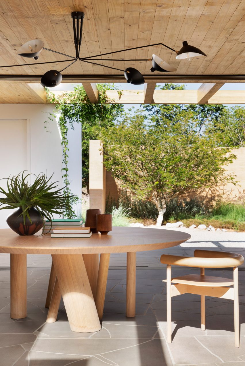 Jatobá House by Studio Guilherme Torres