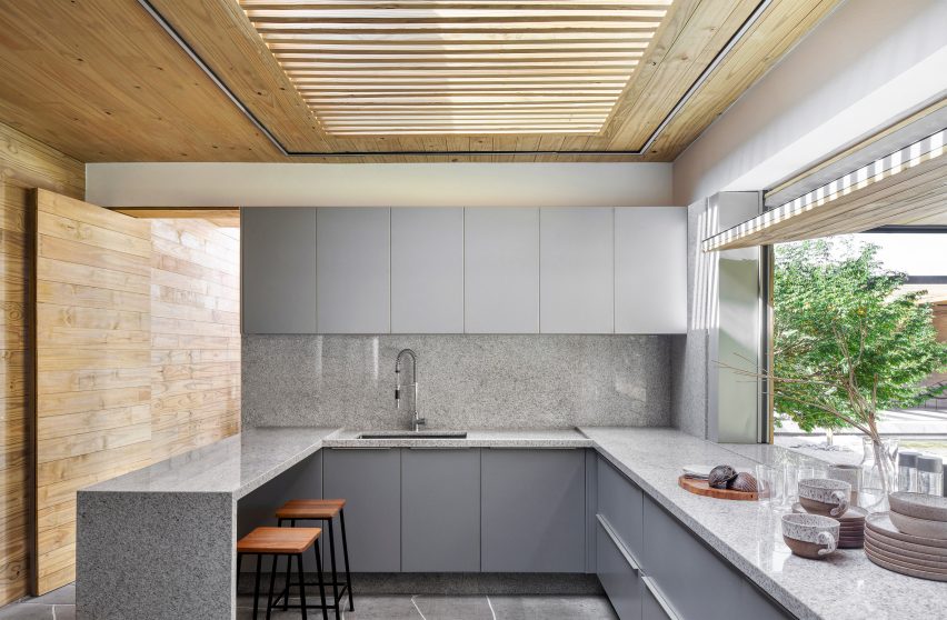 Jatobá House by Studio Guilherme Torres