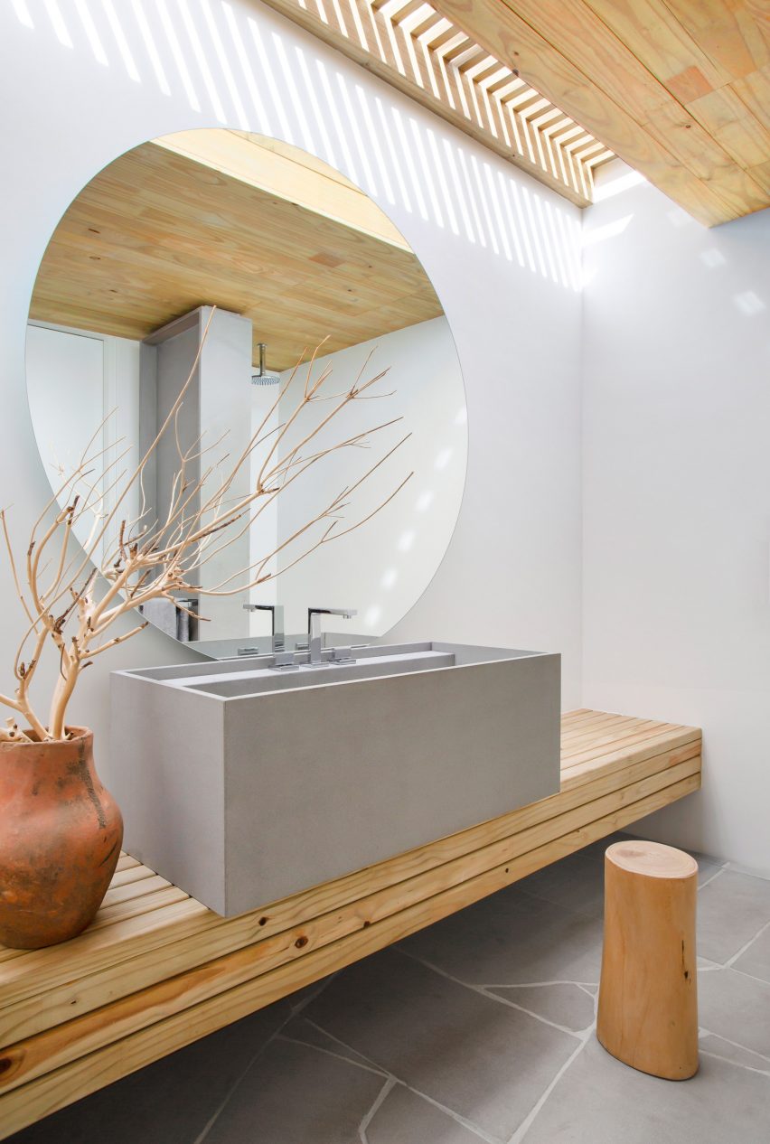Jatobá House by Studio Guilherme Torres