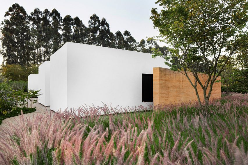 Jatobá House by Studio Guilherme Torres