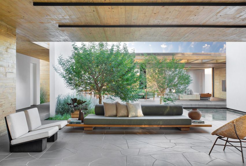 Jatobá House by Studio Guilherme Torres