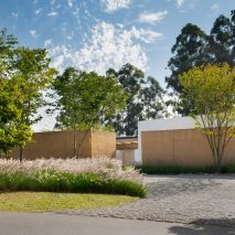 Jatobá House by Studio Guilherme Torres