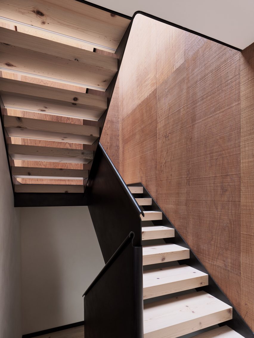 Studio Terpeluk Redwood House