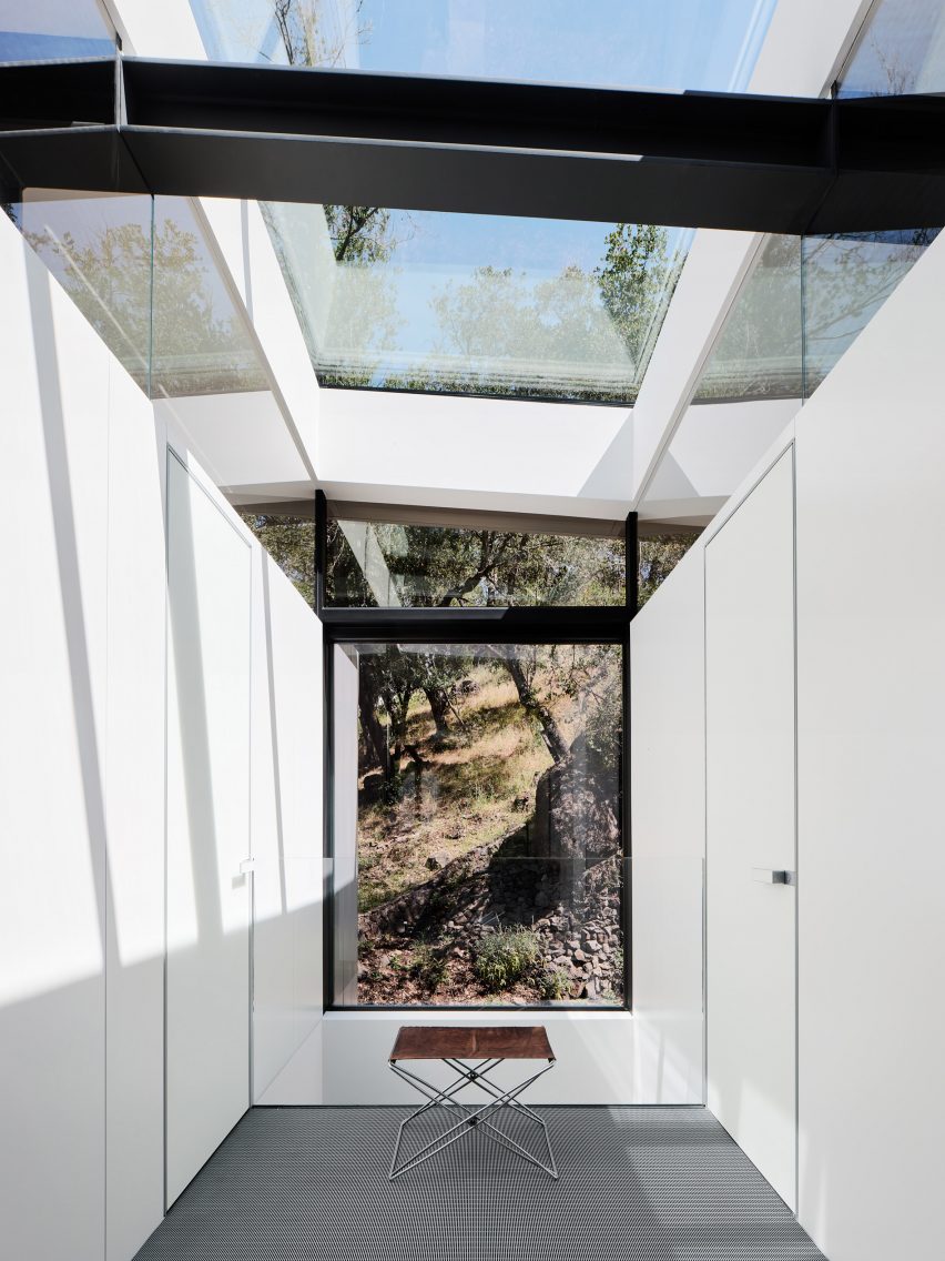Suspension House by Fougeron Architecture
