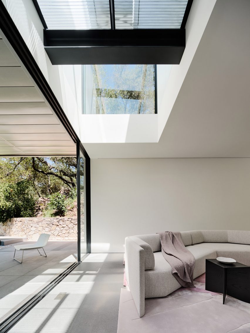 Suspension House by Fougeron Architecture