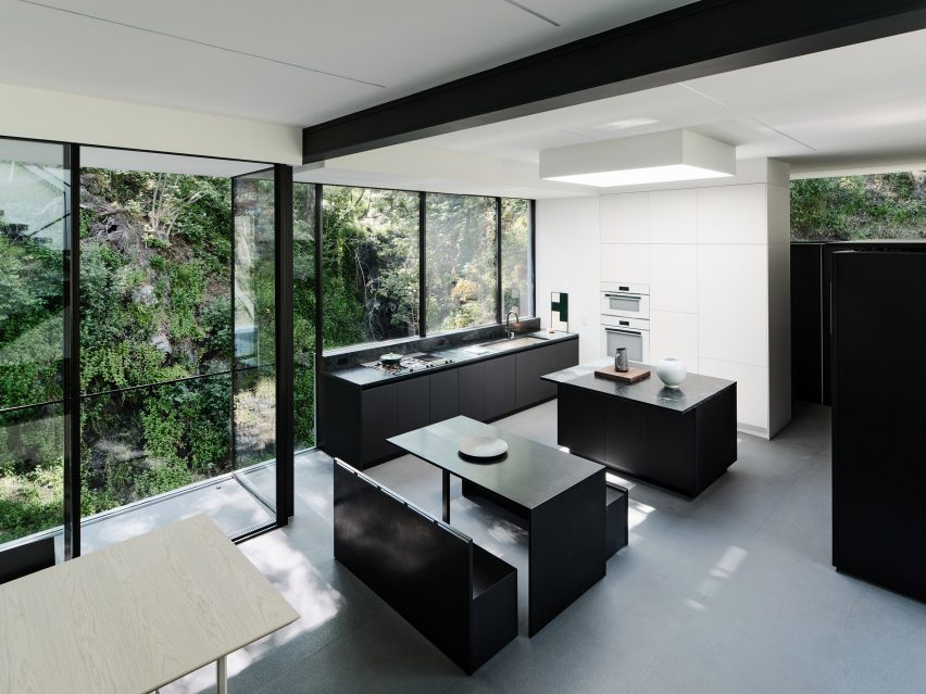Suspension House by Fougeron Architecture