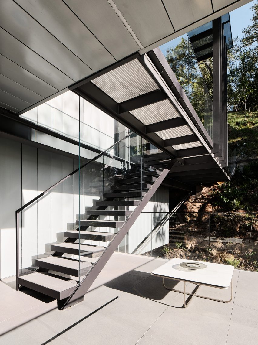 Suspension House by Fougeron Architecture