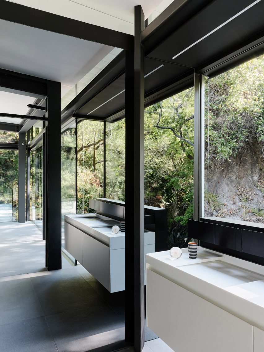 Suspension House by Fougeron Architecture