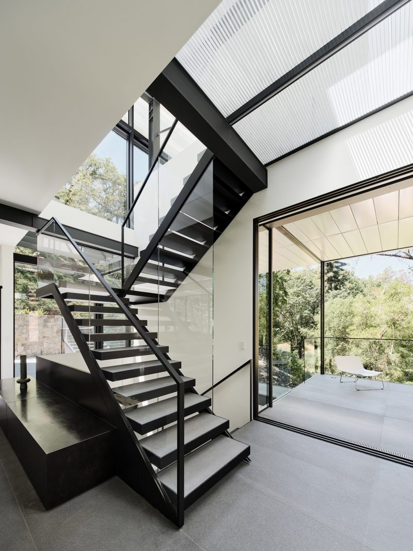 Suspension House by Fougeron Architecture