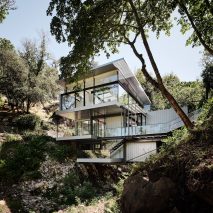 Suspension House by Fougeron Architecture