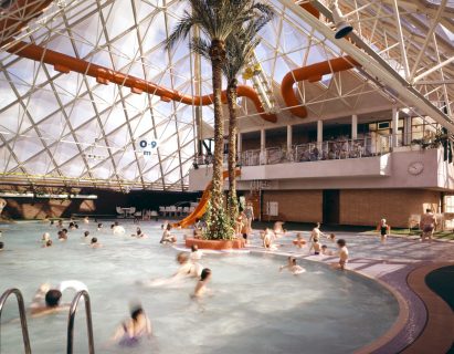 Bletchley Leisure Centre, by Faulkner Brown, Bletchley