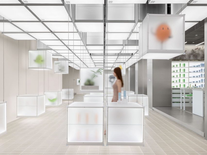 Movable display boxes at Super Seed shop