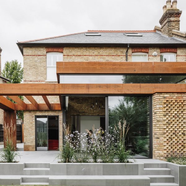 Dezeen Debate features Selencky Parsons’ “sleek” and “handsome” Victorian extension in London