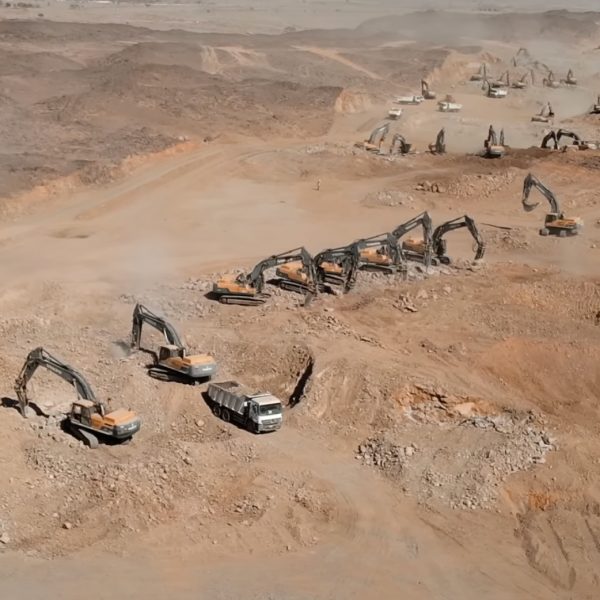 The-Line-Under-construction-drone-footage-dezeen