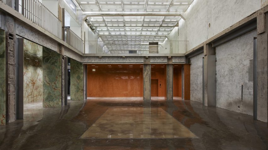 Reflecting pool in XC273 multi-brand store in Shanghai designed by Dongqi Design