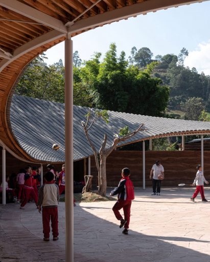 Image of children playing at the Yong'an Community Hub
