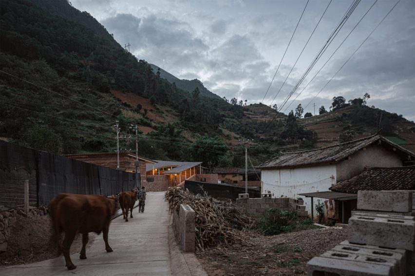 Archi-Union works with students to design rammed earth community centre in rural China