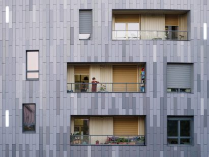 Child on balcony at Ascension Paysagère housing by MVRDV