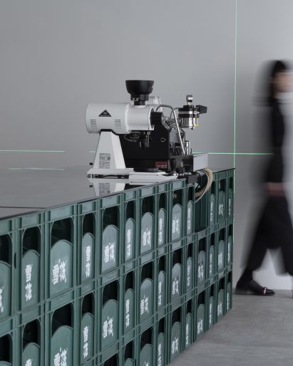 Image from behind the beer crate counter top at Shenyang cafe Fatface coffee