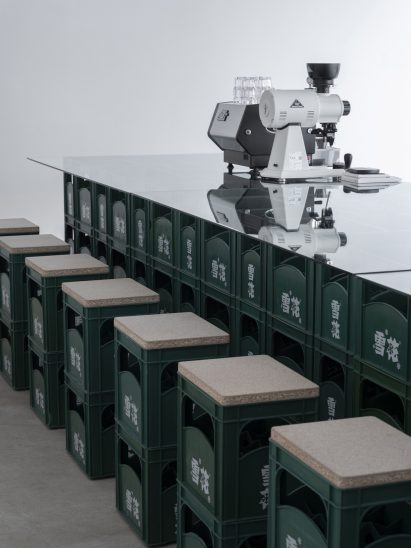 Image of the beer crate counter at Shenyang cafe Fatface coffee