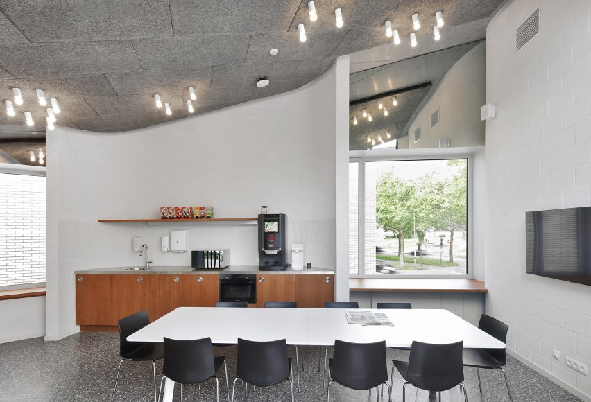 Interior of Antwerp police station by Bovenbouw Architectuur