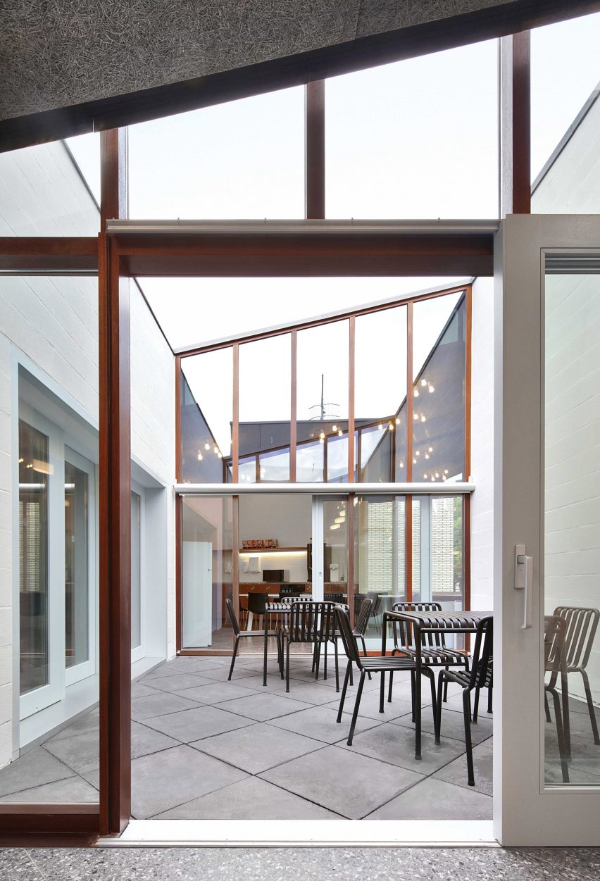 Interior of Antwerp police station by Bovenbouw Architectuur