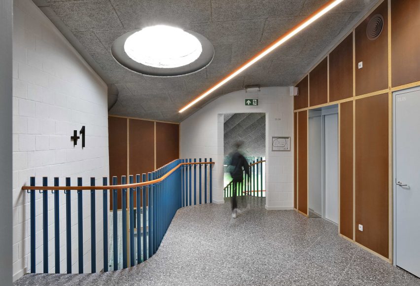Interior of Antwerp police station by Bovenbouw Architectuur