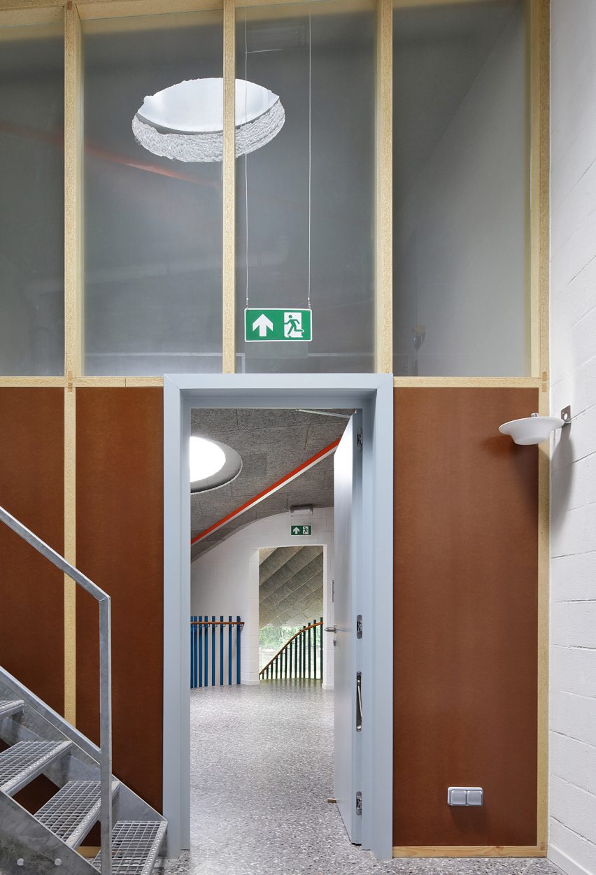 Interior of Antwerp police station by Bovenbouw Architectuur